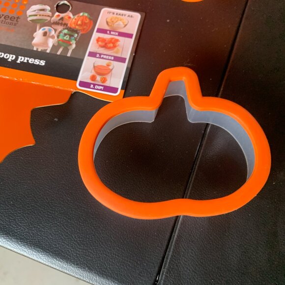 HALLOWEEN - 7pc lot HALLOWEEN TREAT baking tools, cookie cutters, cake pop press - Picture 4 of 8